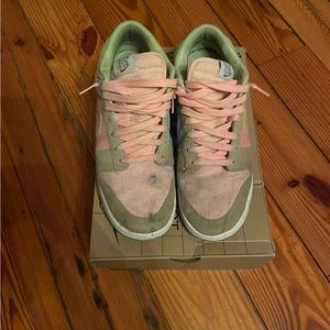 Nike dunk low sun club.
